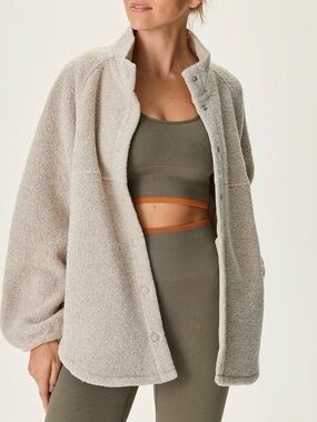 Outdoor Voices MegaFleece Snap Wool Blend Shacket Jacket Tan Cream Medium M